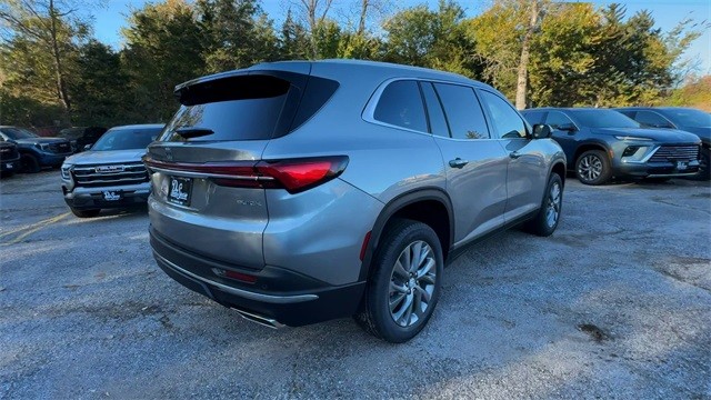 Buick Enclave Vehicle Full-screen Gallery Image 08