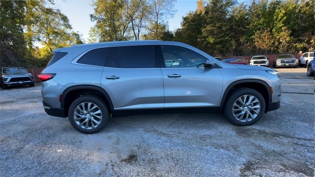 Buick Enclave Vehicle Full-screen Gallery Image 09