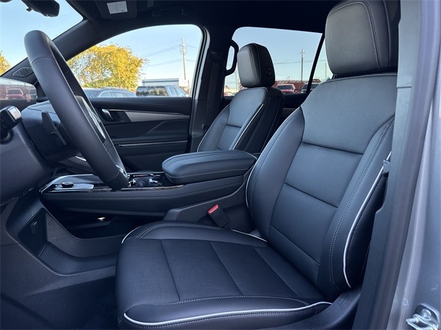 Buick Enclave Vehicle Full-screen Gallery Image 11