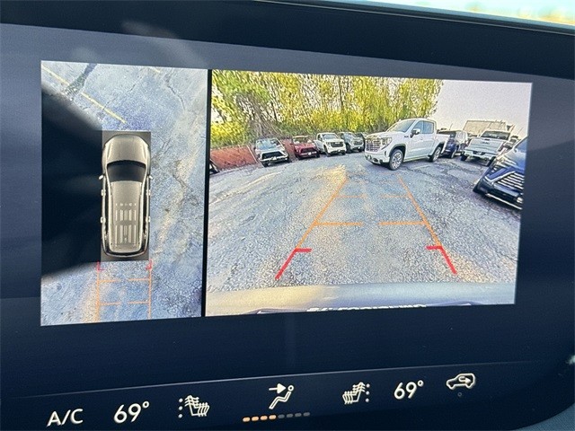 Buick Enclave Vehicle Full-screen Gallery Image 17