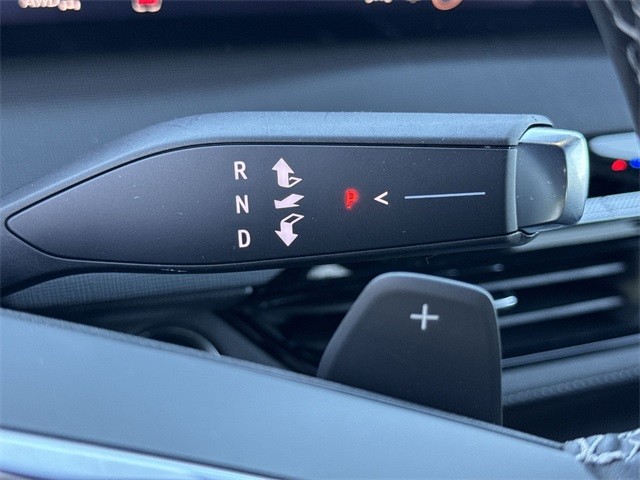 Buick Enclave Vehicle Full-screen Gallery Image 20