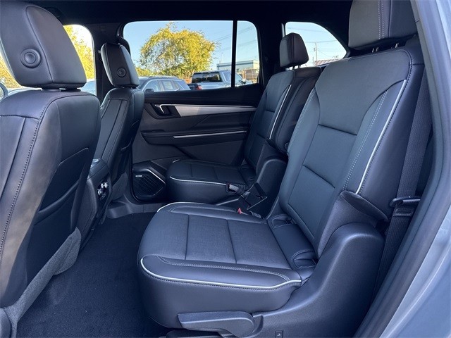 Buick Enclave Vehicle Full-screen Gallery Image 22