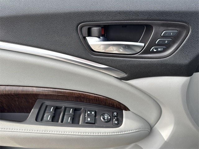 Acura MDX Vehicle Full-screen Gallery Image 28