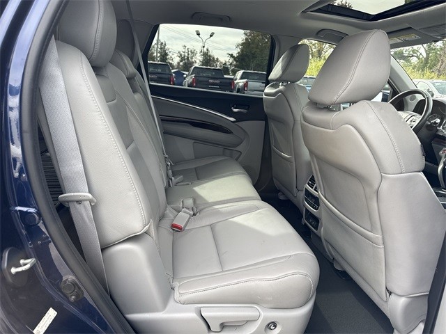 Acura MDX Vehicle Full-screen Gallery Image 31