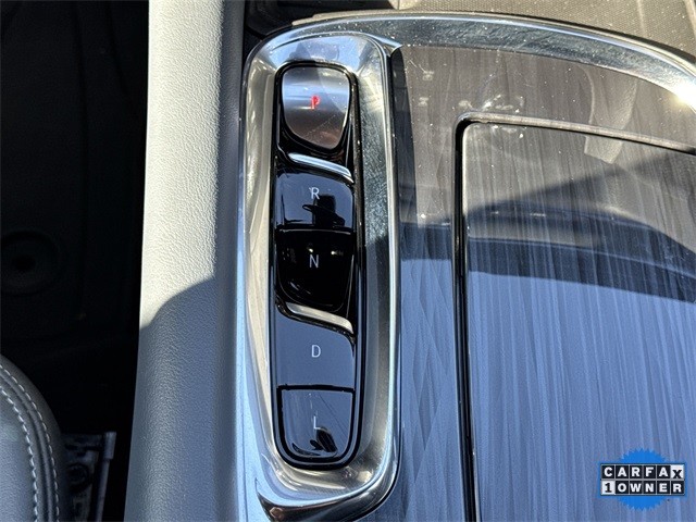 Buick Enclave Vehicle Full-screen Gallery Image 19