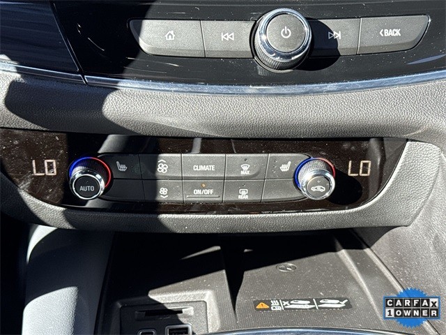 Buick Enclave Vehicle Full-screen Gallery Image 21