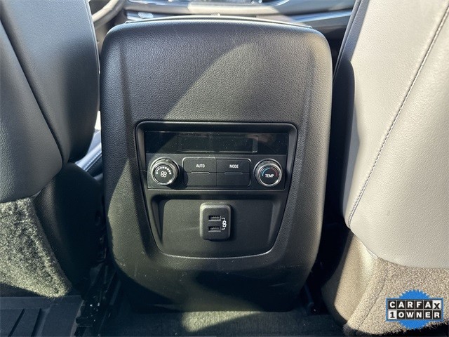 Buick Enclave Vehicle Full-screen Gallery Image 25