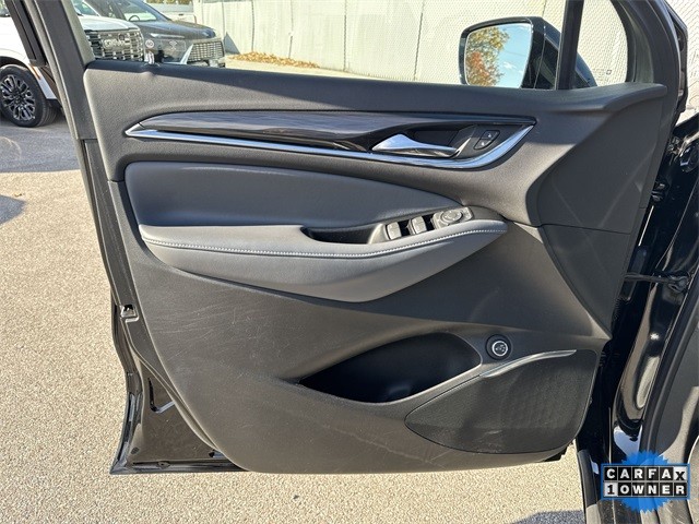 Buick Enclave Vehicle Full-screen Gallery Image 26