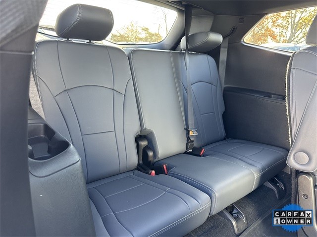 Buick Enclave Vehicle Full-screen Gallery Image 31