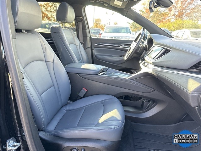 Buick Enclave Vehicle Full-screen Gallery Image 32