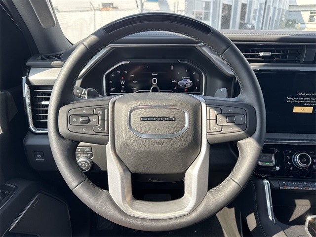 GMC Sierra 1500 Vehicle Full-screen Gallery Image 14