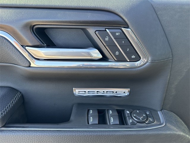 GMC Sierra 1500 Vehicle Full-screen Gallery Image 13