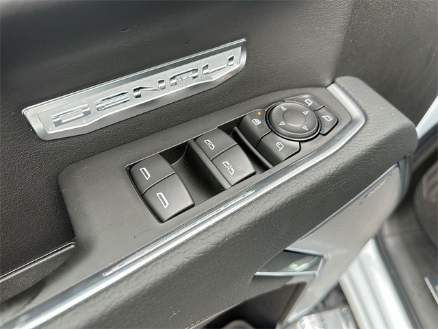 GMC Sierra 1500 Vehicle Full-screen Gallery Image 13