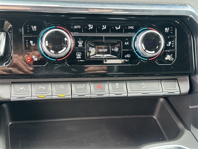 GMC Sierra 1500 Vehicle Full-screen Gallery Image 19