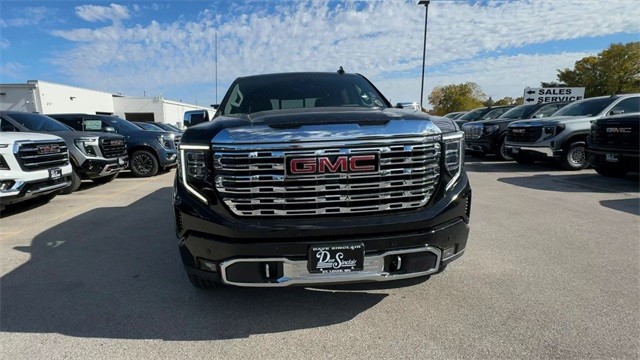 GMC Sierra 1500 Vehicle Full-screen Gallery Image 03