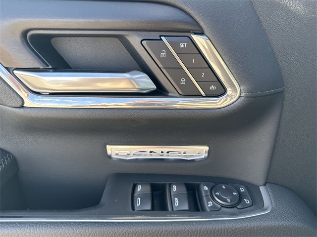 GMC Sierra 1500 Vehicle Full-screen Gallery Image 13