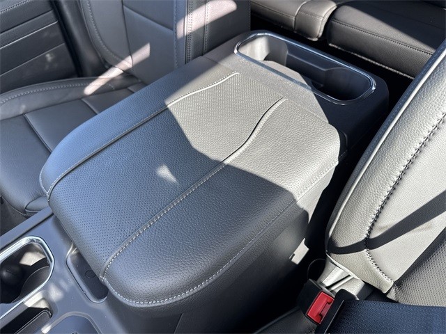 GMC Sierra 1500 Vehicle Full-screen Gallery Image 21