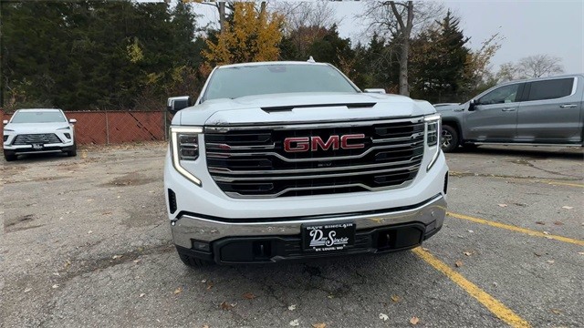 GMC Sierra 1500 Vehicle Full-screen Gallery Image 03