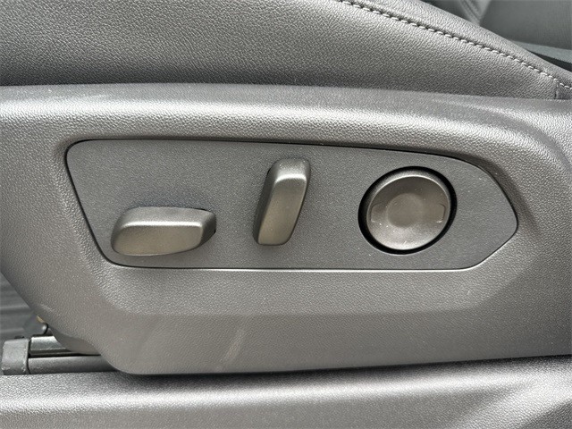 GMC Sierra 1500 Vehicle Full-screen Gallery Image 12