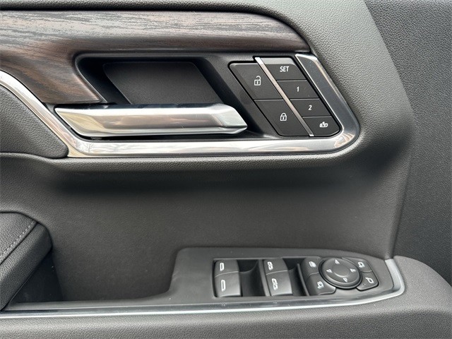 GMC Sierra 1500 Vehicle Full-screen Gallery Image 13