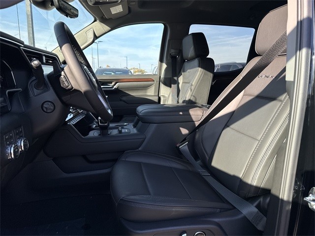 GMC Sierra 1500 Vehicle Full-screen Gallery Image 11