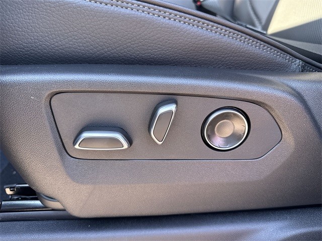 GMC Sierra 1500 Vehicle Full-screen Gallery Image 12