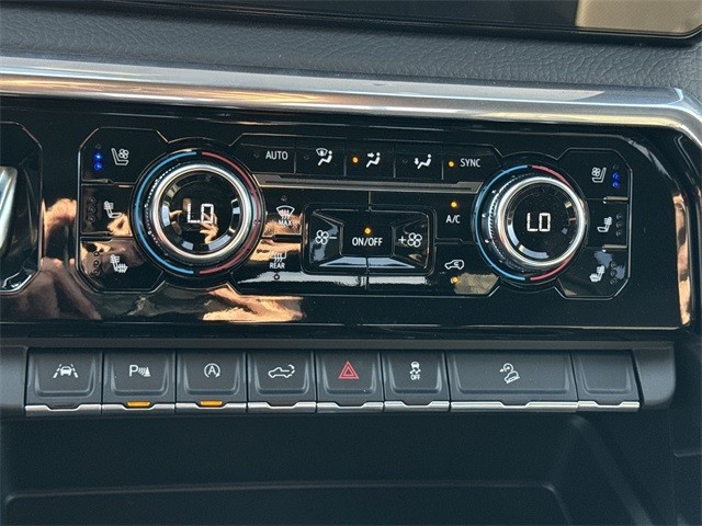 GMC Sierra 1500 Vehicle Full-screen Gallery Image 19