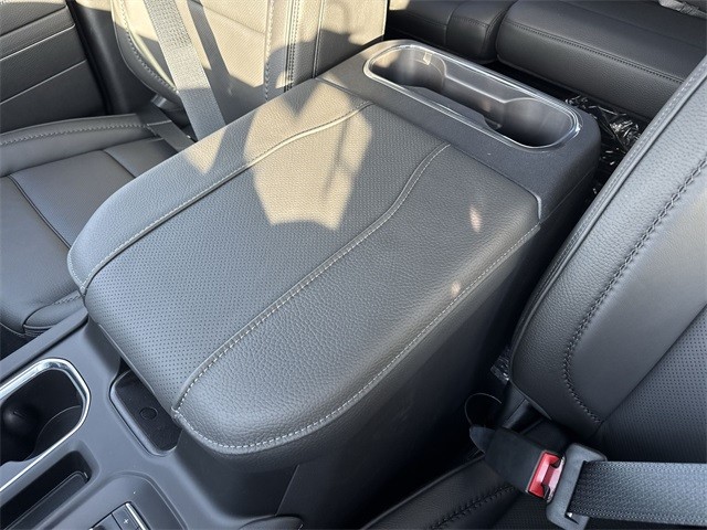 GMC Sierra 1500 Vehicle Full-screen Gallery Image 21