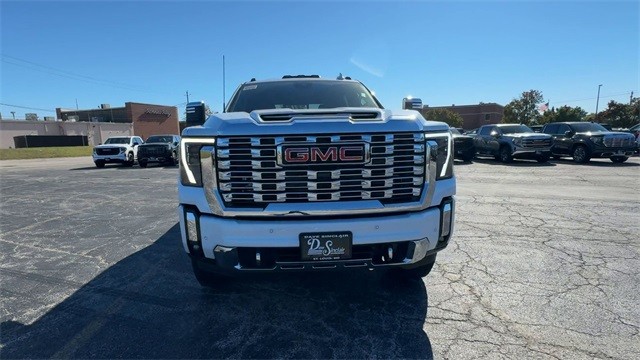 GMC Sierra 2500HD Vehicle Full-screen Gallery Image 03