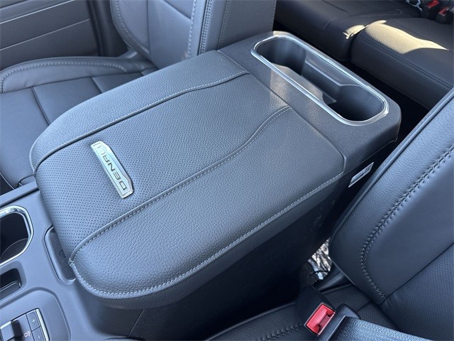 GMC Sierra 2500HD Vehicle Full-screen Gallery Image 21