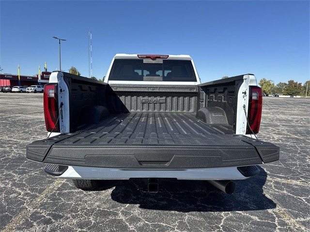 GMC Sierra 2500HD Vehicle Full-screen Gallery Image 24