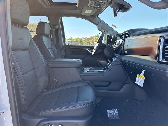 GMC Sierra 2500HD Vehicle Full-screen Gallery Image 25