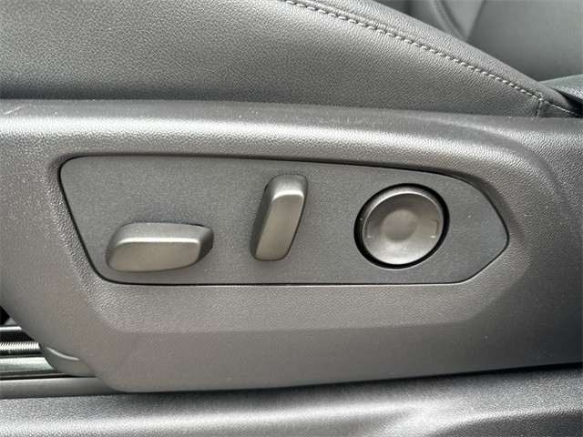 GMC Sierra 1500 Vehicle Full-screen Gallery Image 12