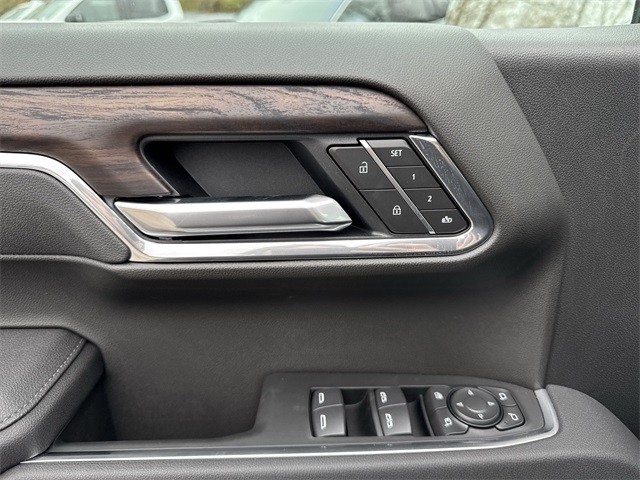 GMC Sierra 1500 Vehicle Full-screen Gallery Image 13