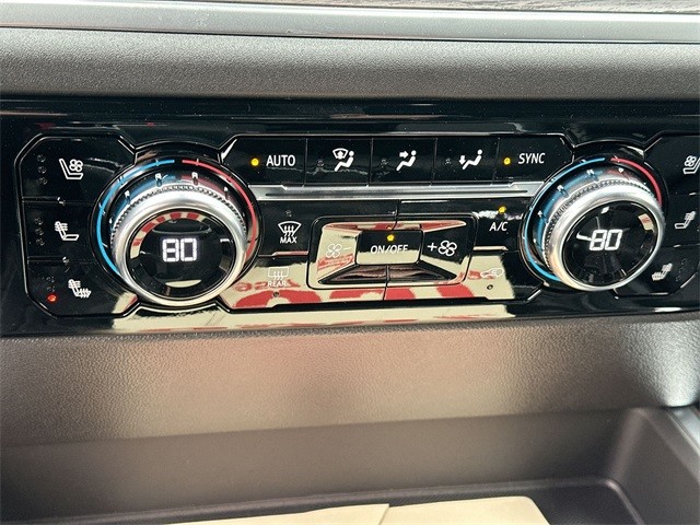 GMC Sierra 1500 Vehicle Full-screen Gallery Image 19