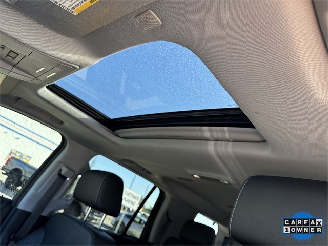 GMC Yukon Vehicle Full-screen Gallery Image 22