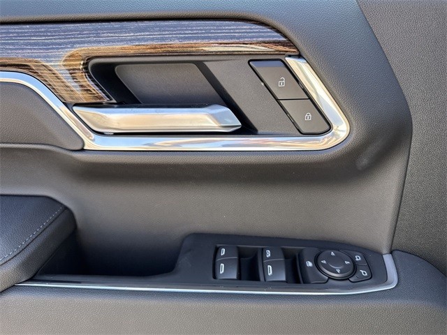 GMC Sierra 1500 Vehicle Full-screen Gallery Image 13