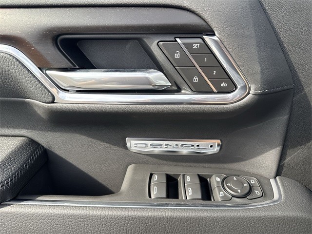 GMC Sierra 1500 Vehicle Full-screen Gallery Image 13