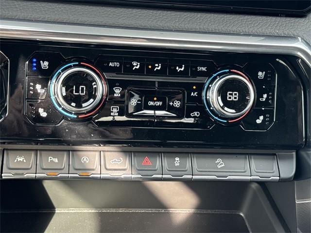 GMC Sierra 1500 Vehicle Full-screen Gallery Image 19