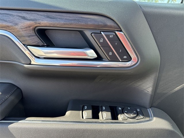 GMC Sierra 1500 Vehicle Full-screen Gallery Image 13