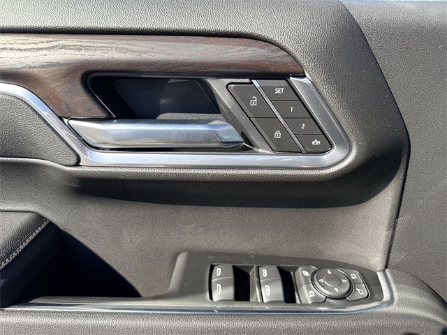 GMC Sierra 1500 Vehicle Full-screen Gallery Image 13