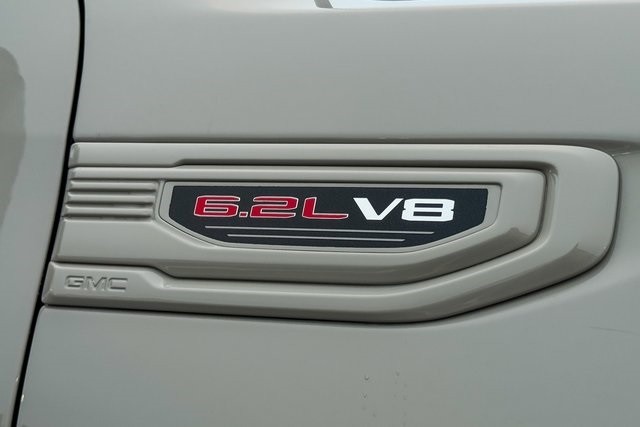 GMC Sierra 1500 Vehicle Full-screen Gallery Image 12