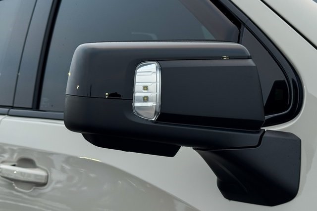 GMC Sierra 1500 Vehicle Full-screen Gallery Image 13