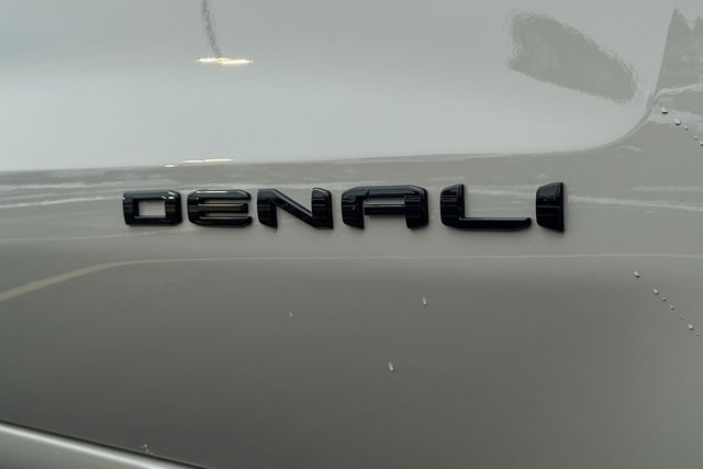 GMC Sierra 1500 Vehicle Full-screen Gallery Image 15