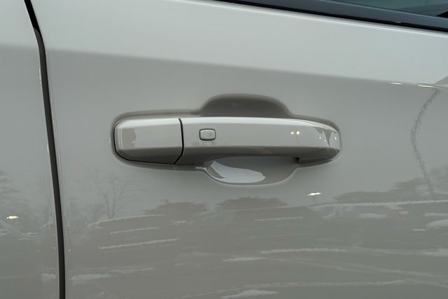 GMC Sierra 1500 Vehicle Full-screen Gallery Image 16