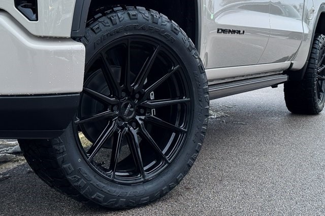 GMC Sierra 1500 Vehicle Full-screen Gallery Image 17