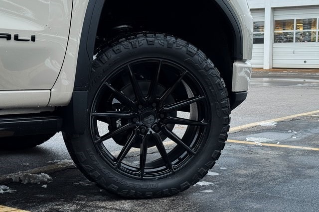 GMC Sierra 1500 Vehicle Full-screen Gallery Image 18