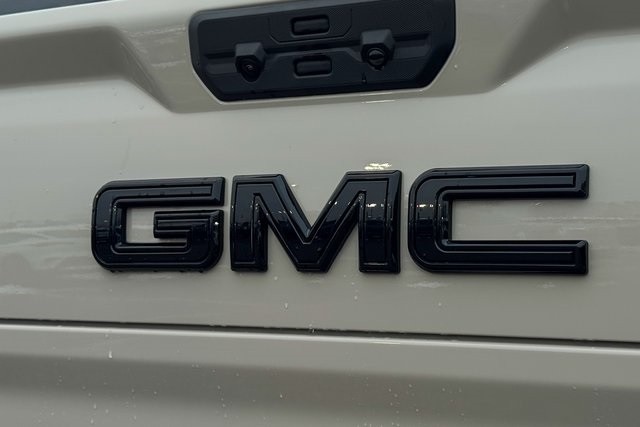 GMC Sierra 1500 Vehicle Full-screen Gallery Image 24