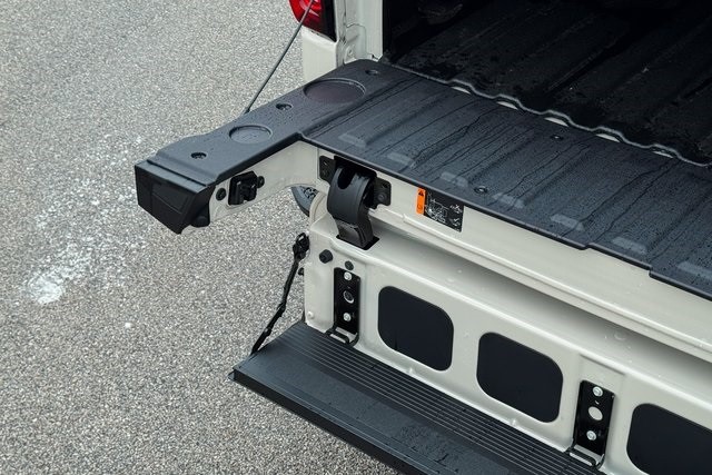 GMC Sierra 1500 Vehicle Full-screen Gallery Image 28