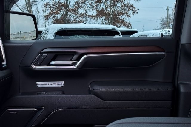 GMC Sierra 1500 Vehicle Full-screen Gallery Image 44